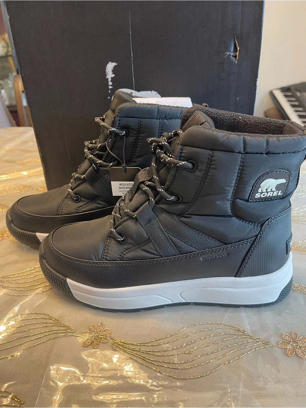 NWB Sorel women’s Whitney lll mid waterproof boots black size 8.5